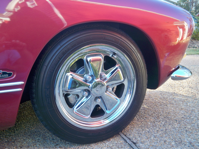 Beautiful Porsche alloys and excellent rubber.